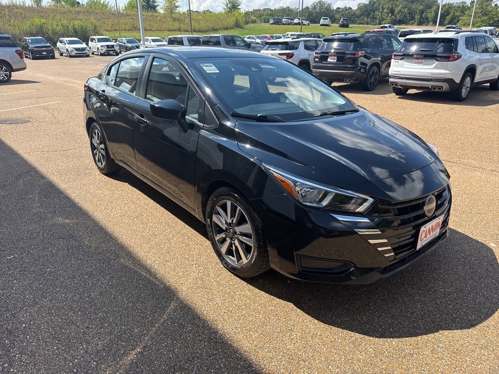 2023 Nissan Versa SV photo 3