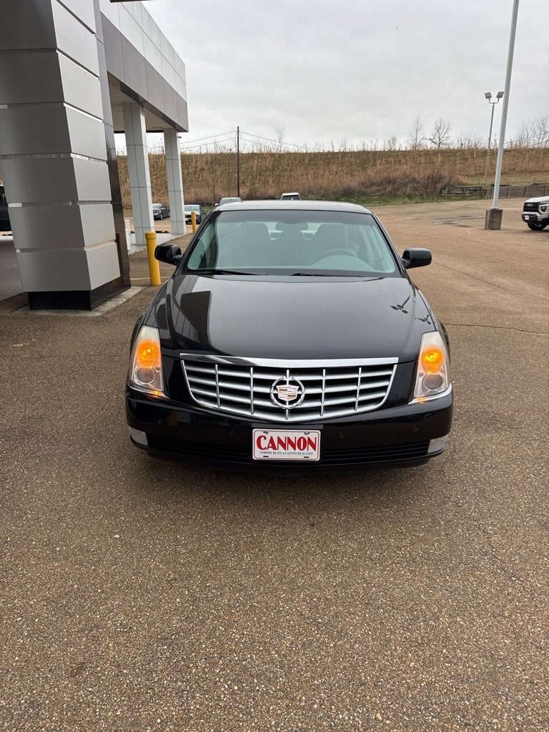 Used 2009 Cadillac DTS 1SB with VIN 1G6KD57Y49U123380 for sale in Vicksburg, MS