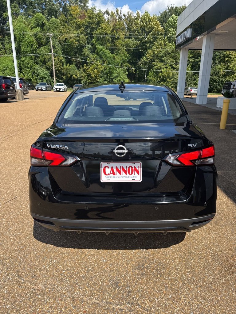 2023 Nissan Versa SV photo 4
