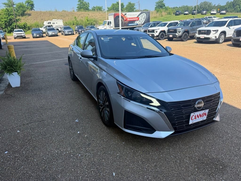 Used 2023 Nissan Altima 2.5 SV