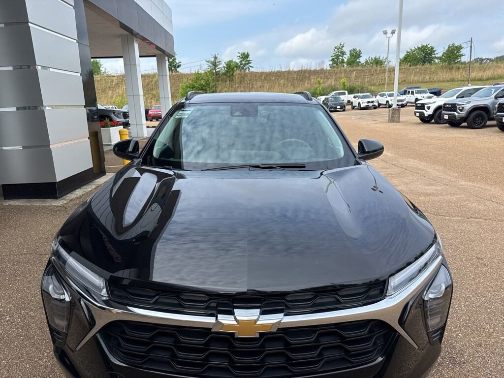 Used 2025 Chevrolet Trax LT SUV