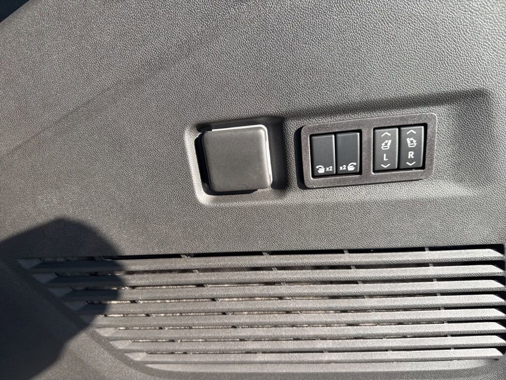 2026 GMC Yukon XL Denali - Photo 41