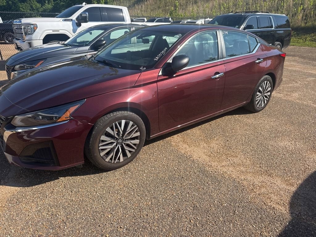 2024 Nissan Altima's photo