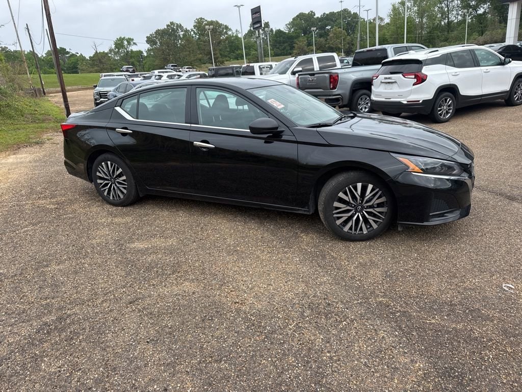 Used 2025 Nissan Altima SV