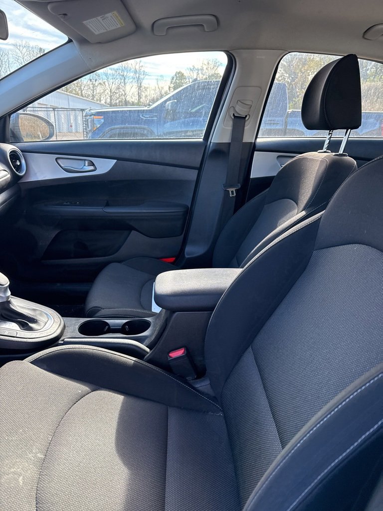 2024 Kia Forte LX photo 3