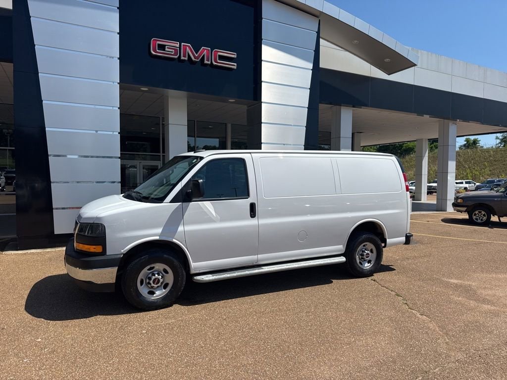 2023 GMC Savana 2500's photo