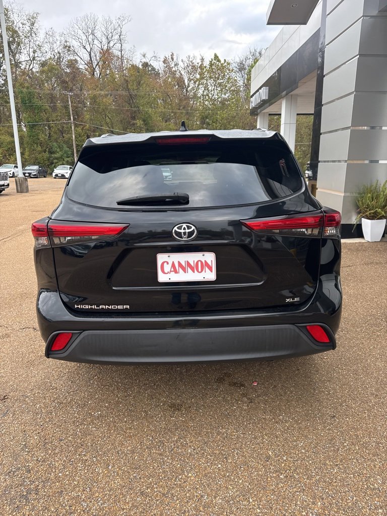 2020 Toyota Highlander XLE photo 2