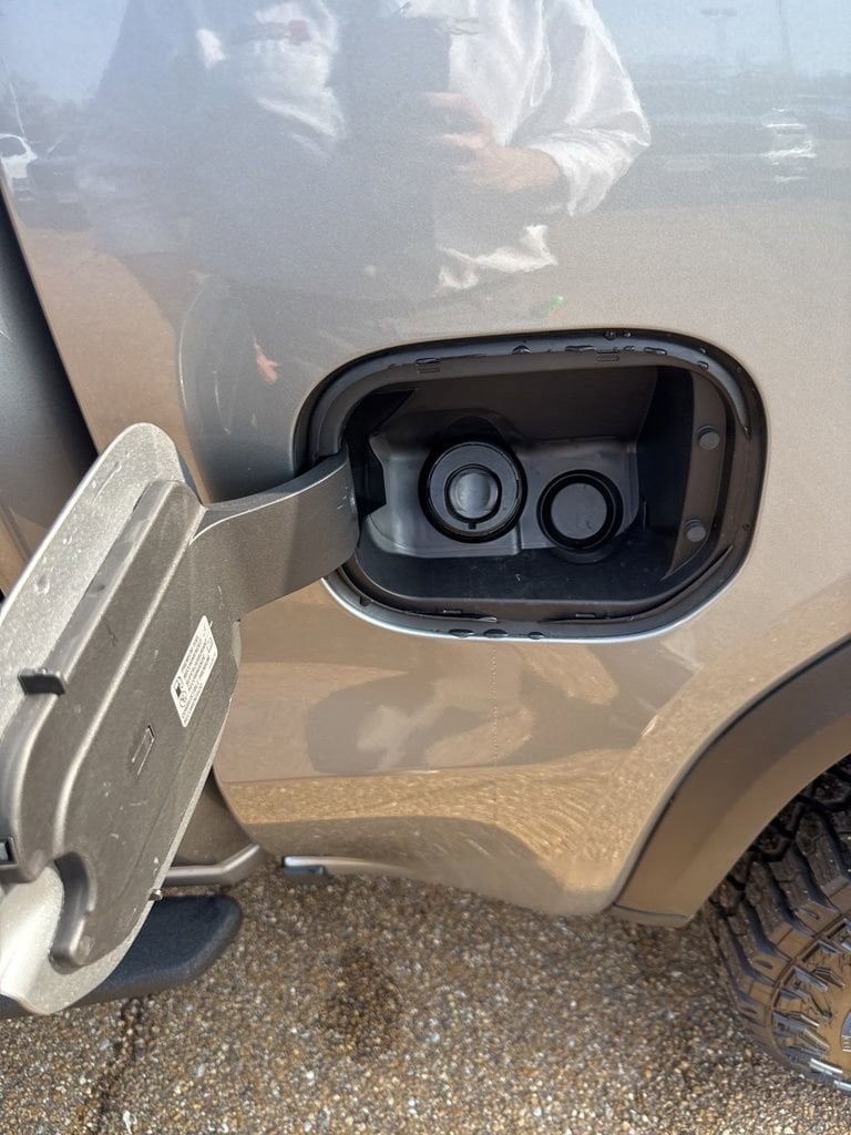 2026 GMC Sierra 1500 AT4X - Photo 39