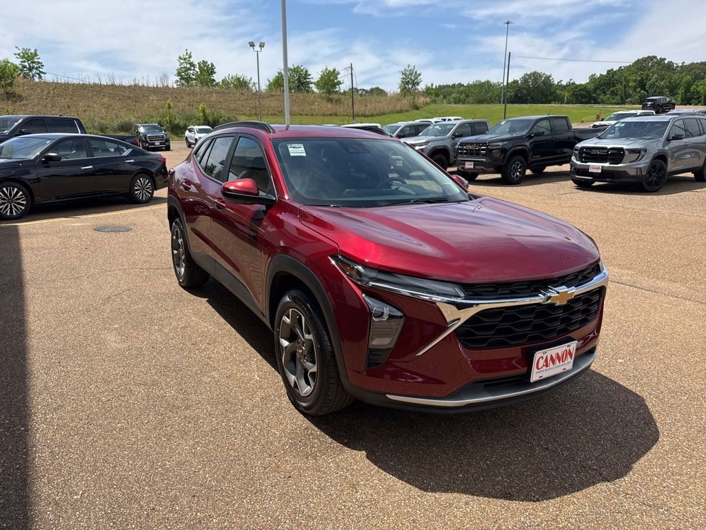 Used 2025 Chevrolet Trax LT SUV