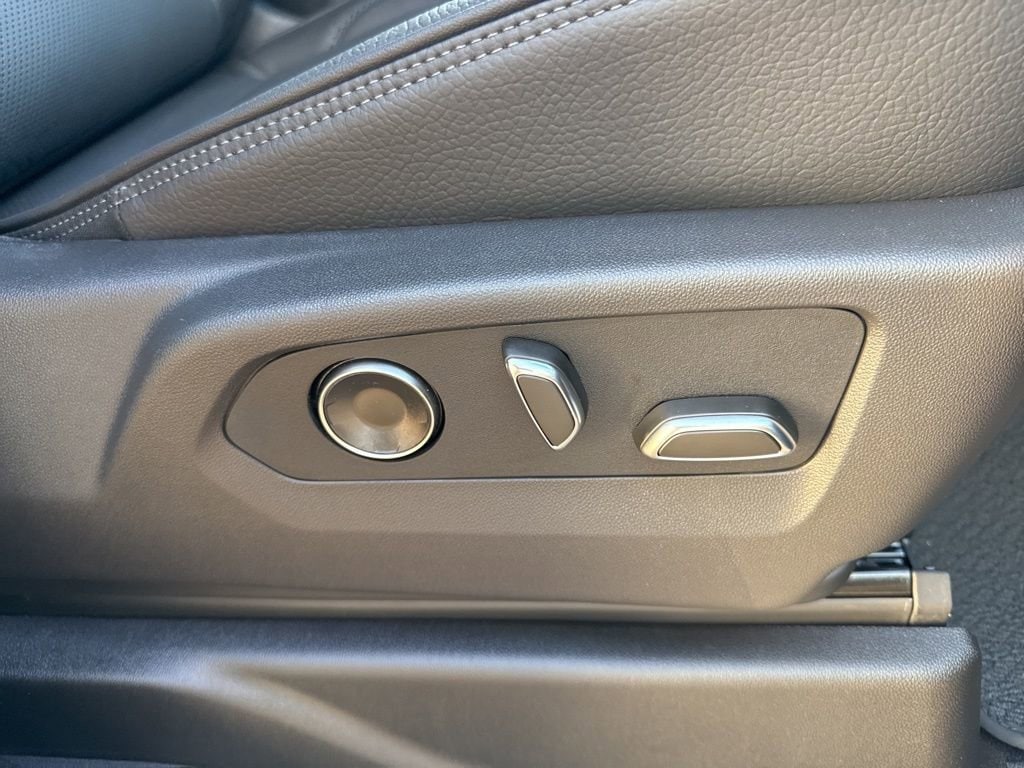 2026 GMC Yukon XL Denali - Photo 30