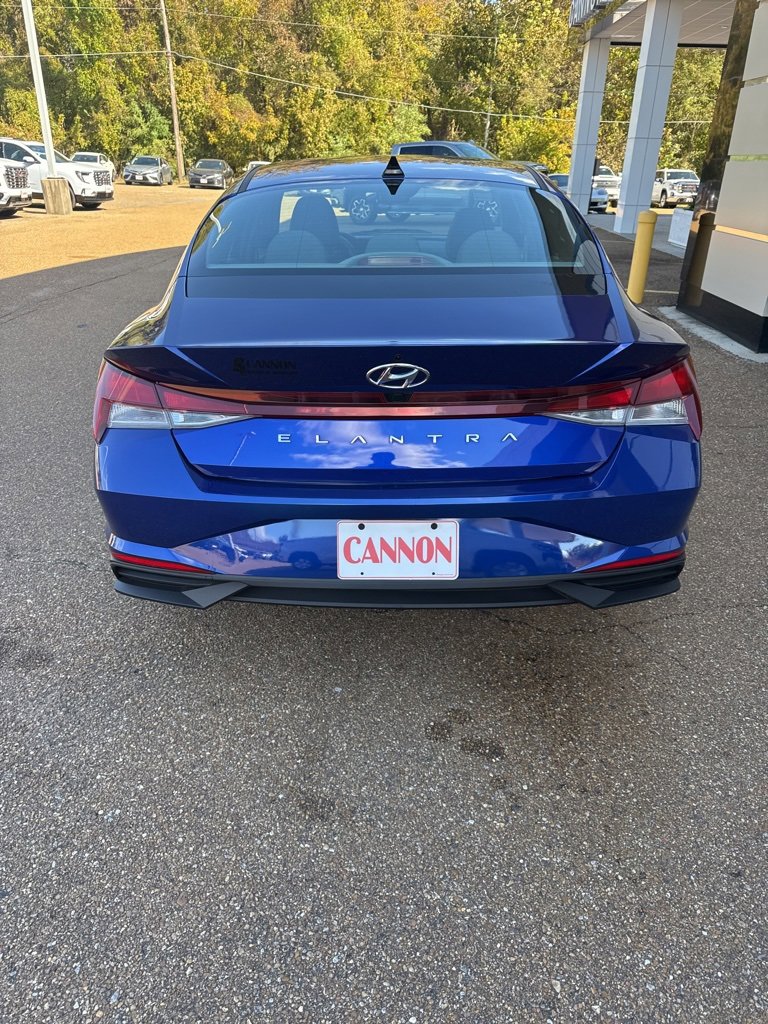 2023 Hyundai Elantra SEL photo 4