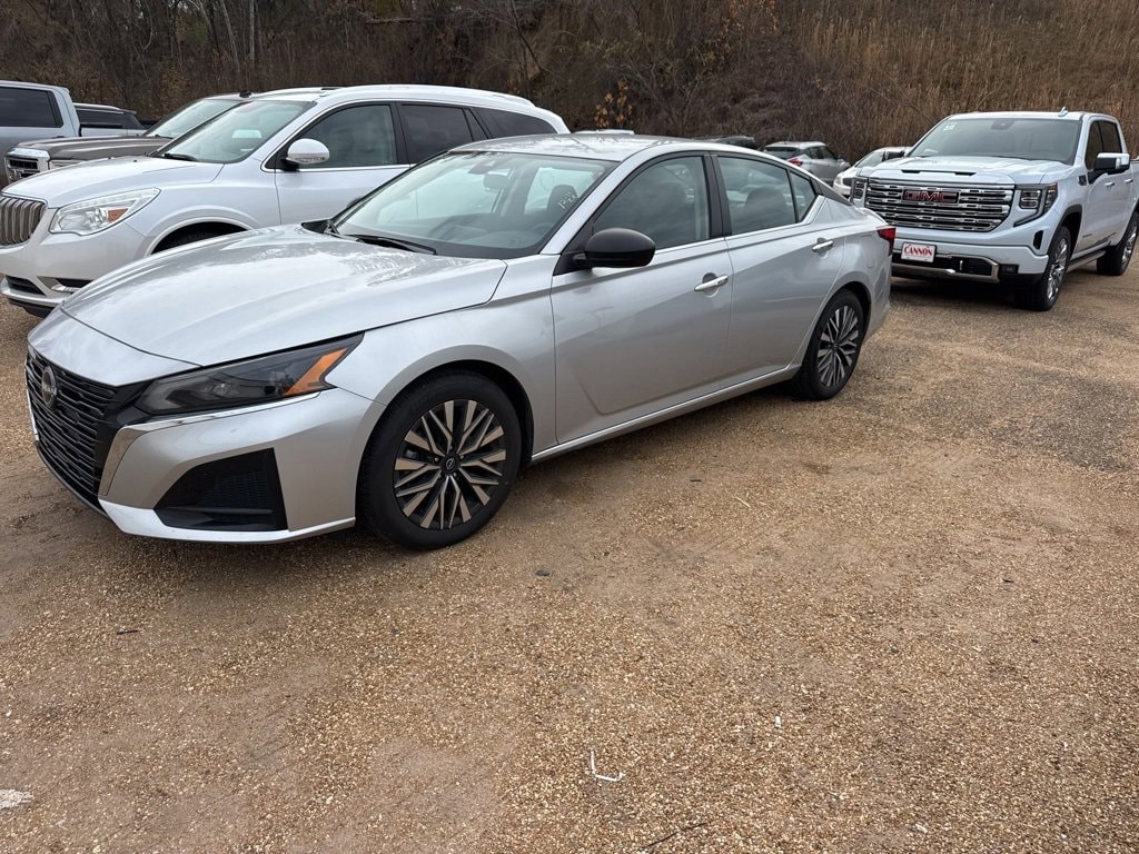 2024 Nissan Altima SV's photo