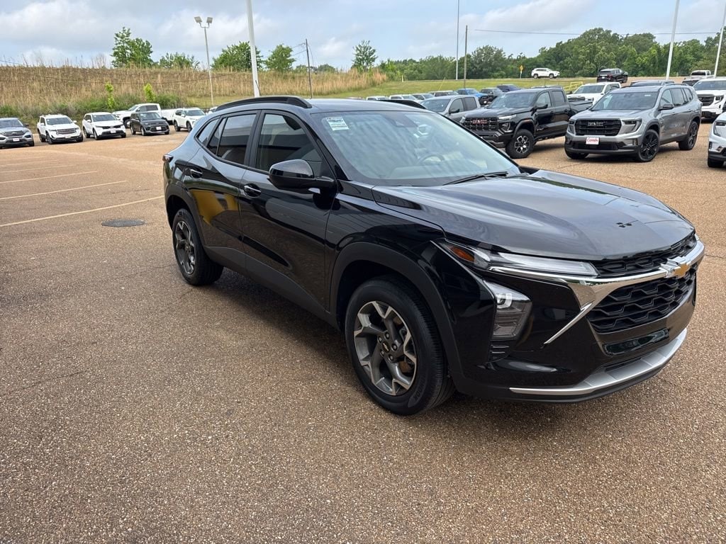 Used 2025 Chevrolet Trax LT SUV