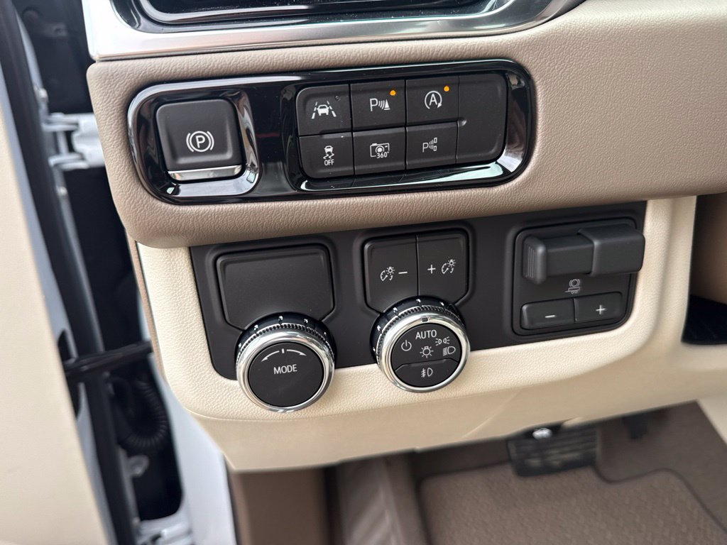 2027 GMC Yukon Denali - Photo 23