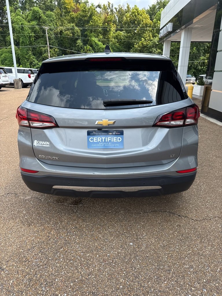 2024 Chevrolet Equinox LT photo 2