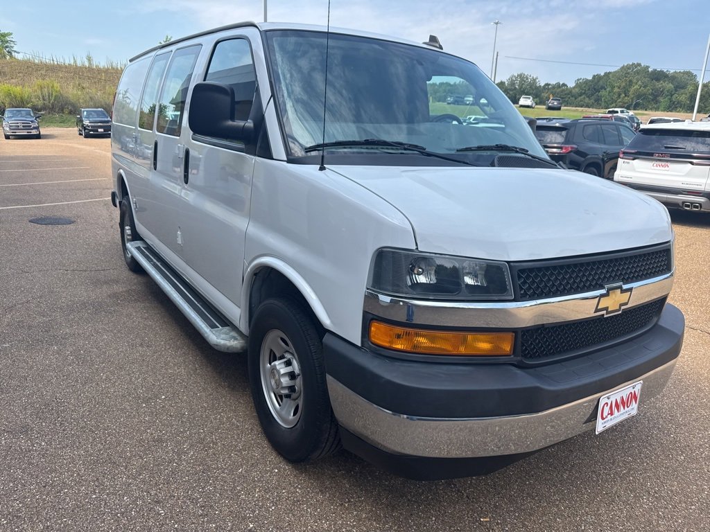 2023 Chevrolet Express Cargo 2500 Van photo 2