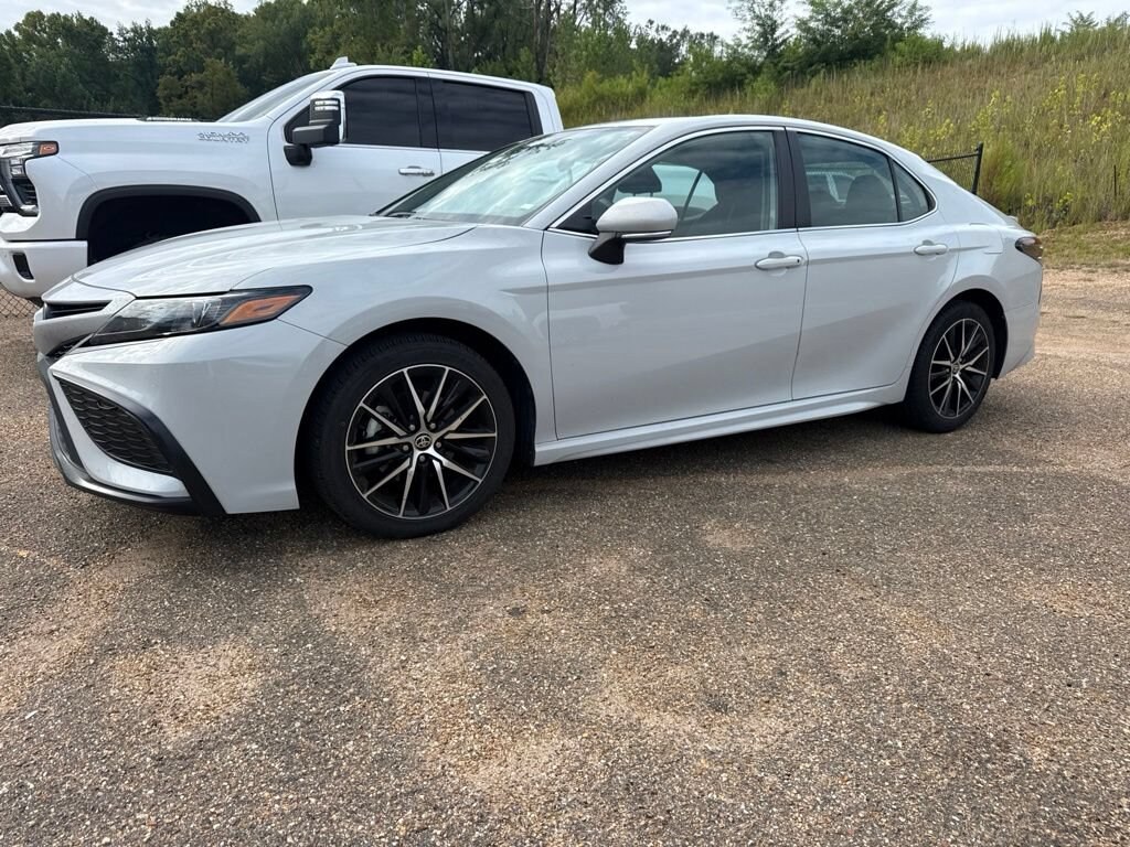 Used 2024 Toyota Camry SE