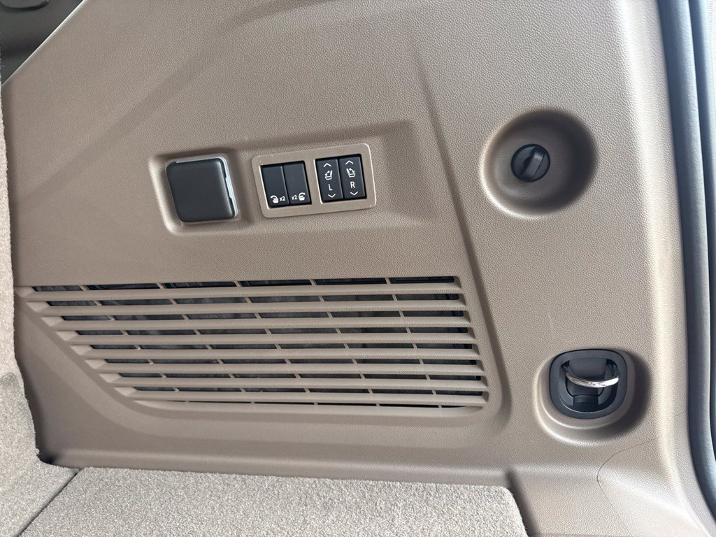 2027 GMC Yukon Denali - Photo 39