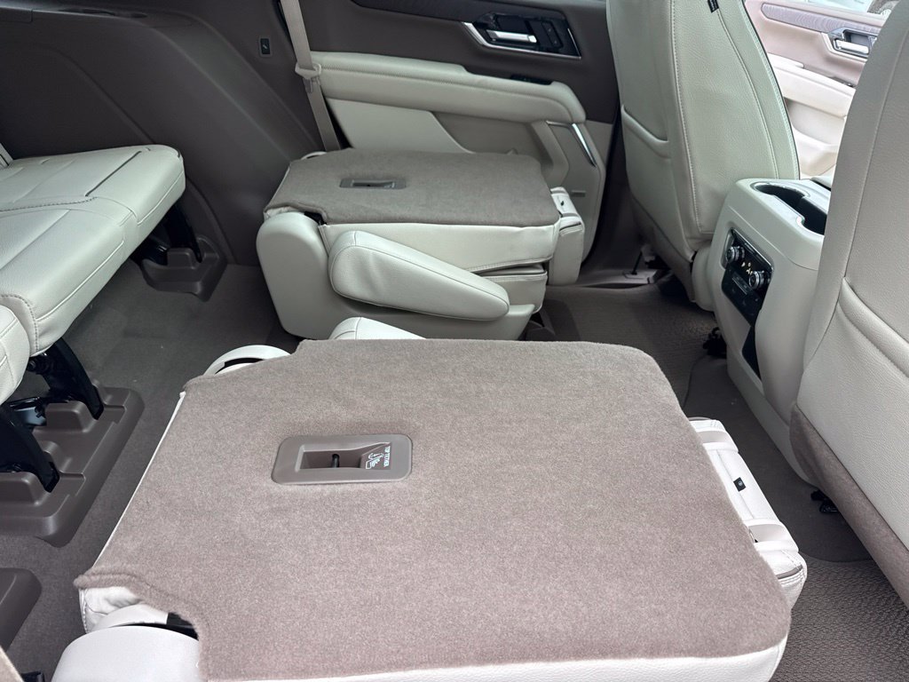 2027 GMC Yukon Denali - Photo 34