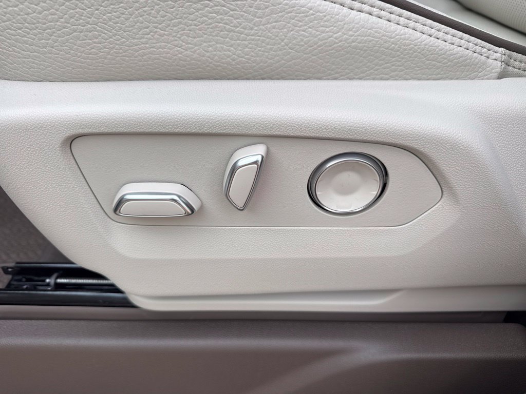 2027 GMC Yukon Denali - Photo 27