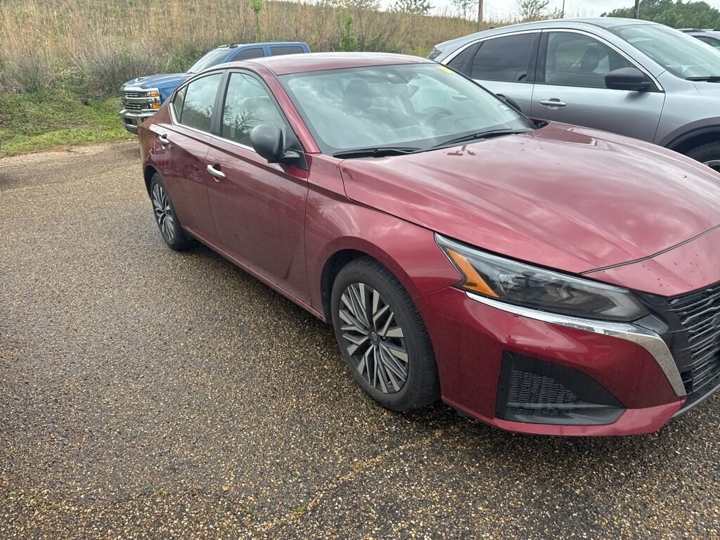 Used 2025 Nissan Altima SV