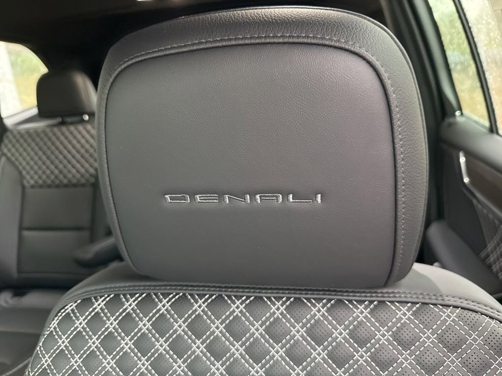 2026 GMC Acadia Denali - Photo 13
