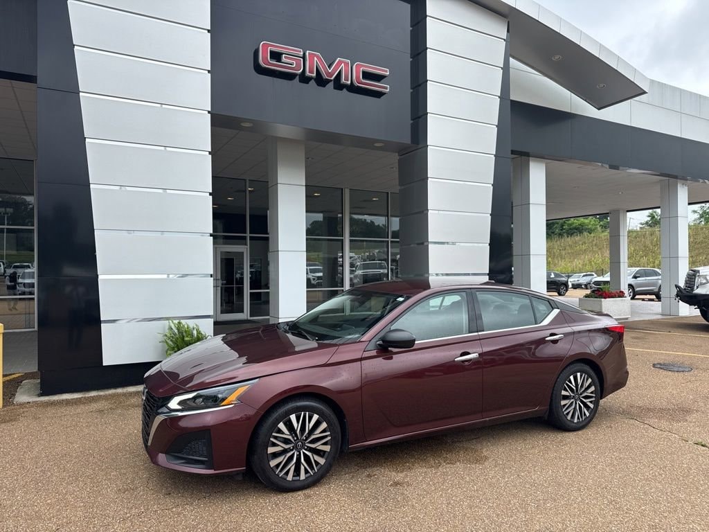 Used 2024 Nissan Altima 2.5 SV