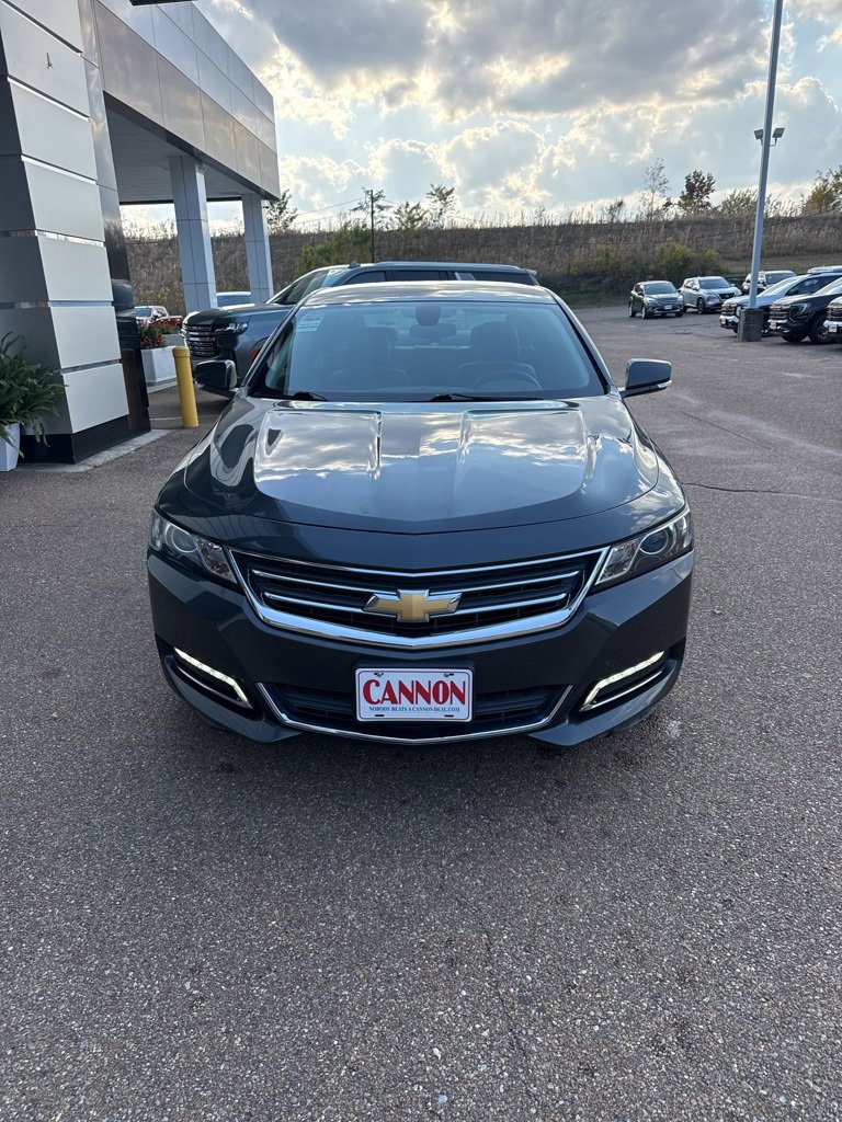 2018 Chevrolet Impala 1LT photo 2