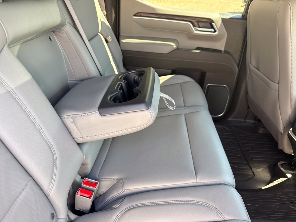 2026 GMC Sierra 1500 SLT - Photo 9