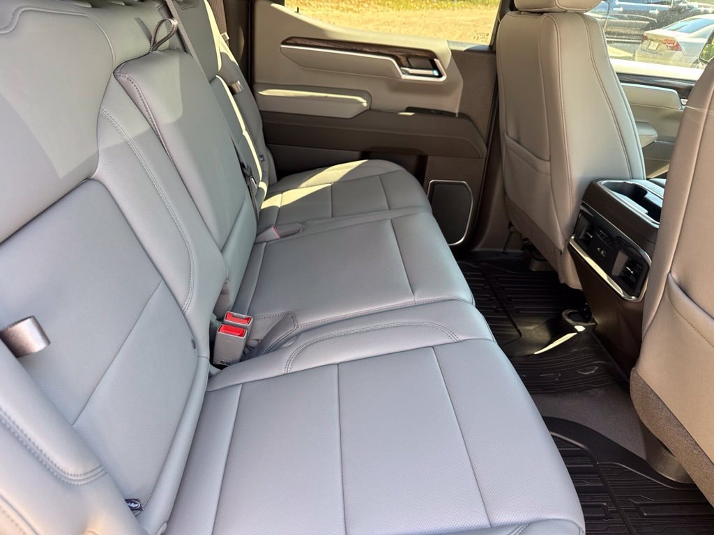 2026 GMC Sierra 1500 SLT - Photo 8