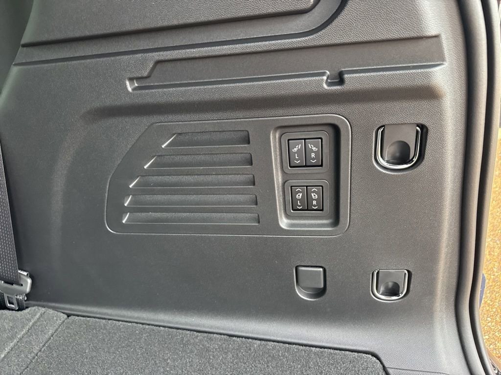 2026 GMC Acadia Denali - Photo 38