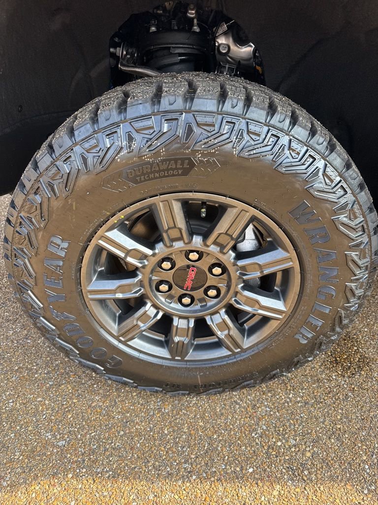 2026 GMC Sierra 1500 AT4X - Photo 6