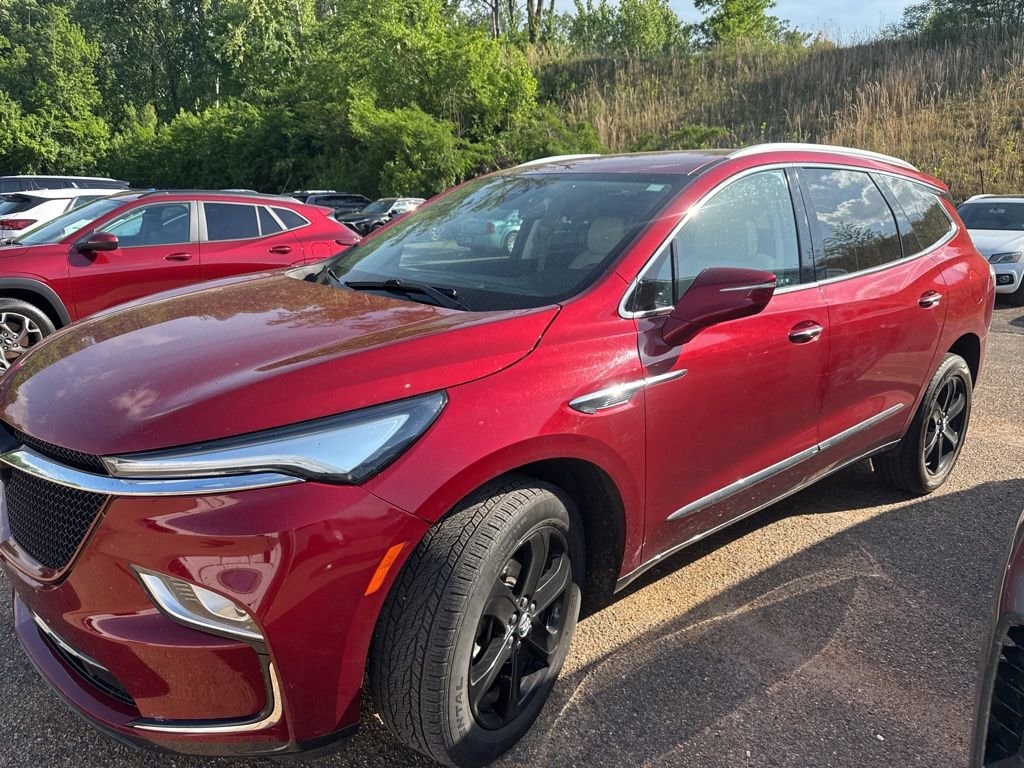 2023 Buick Enclave Essence's photo