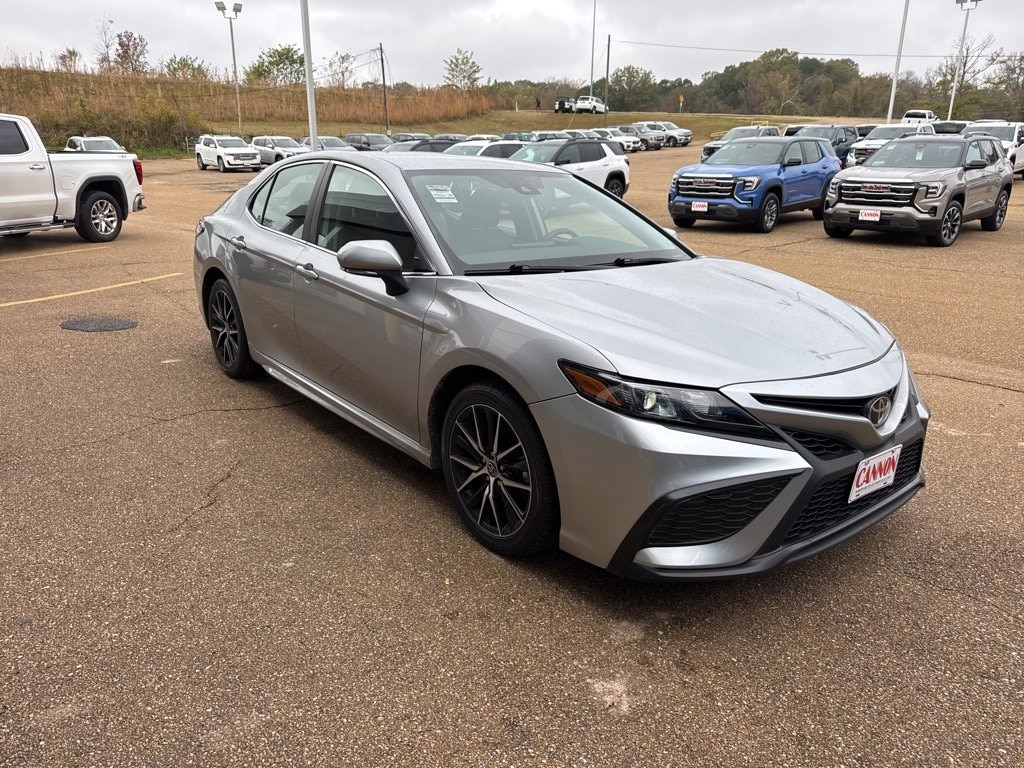 Used 2022 Toyota Camry SE