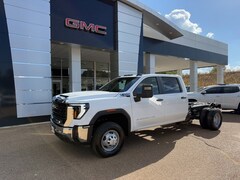 2026 GMC Sierra 3500 HD Chassis Cab Pro Truck