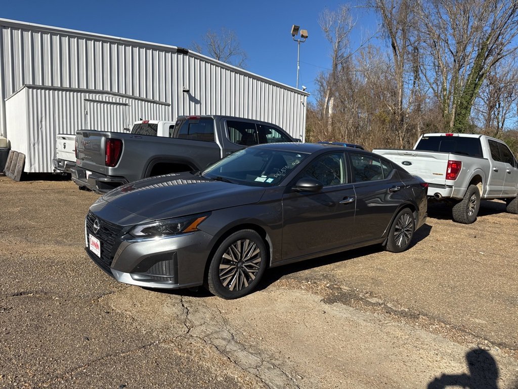 2024 Nissan Altima SV's photo