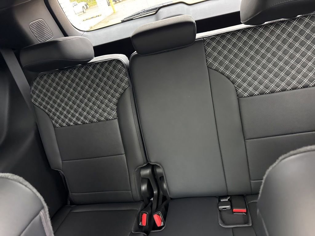2026 GMC Acadia Denali - Photo 33