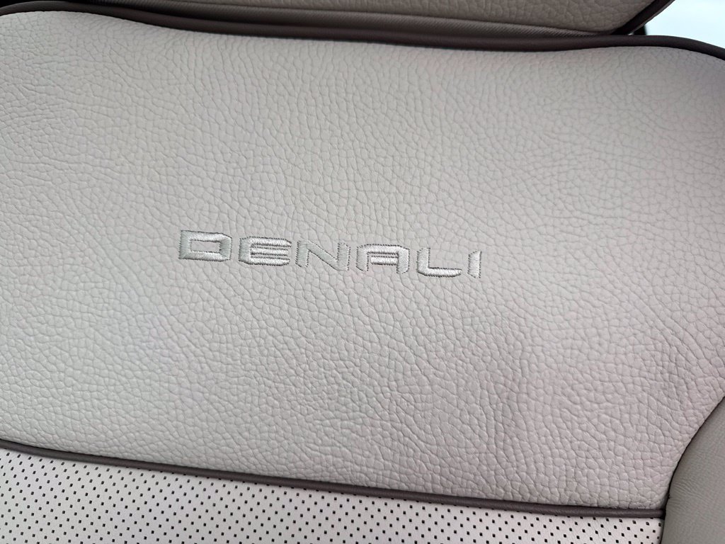 2027 GMC Yukon Denali - Photo 21