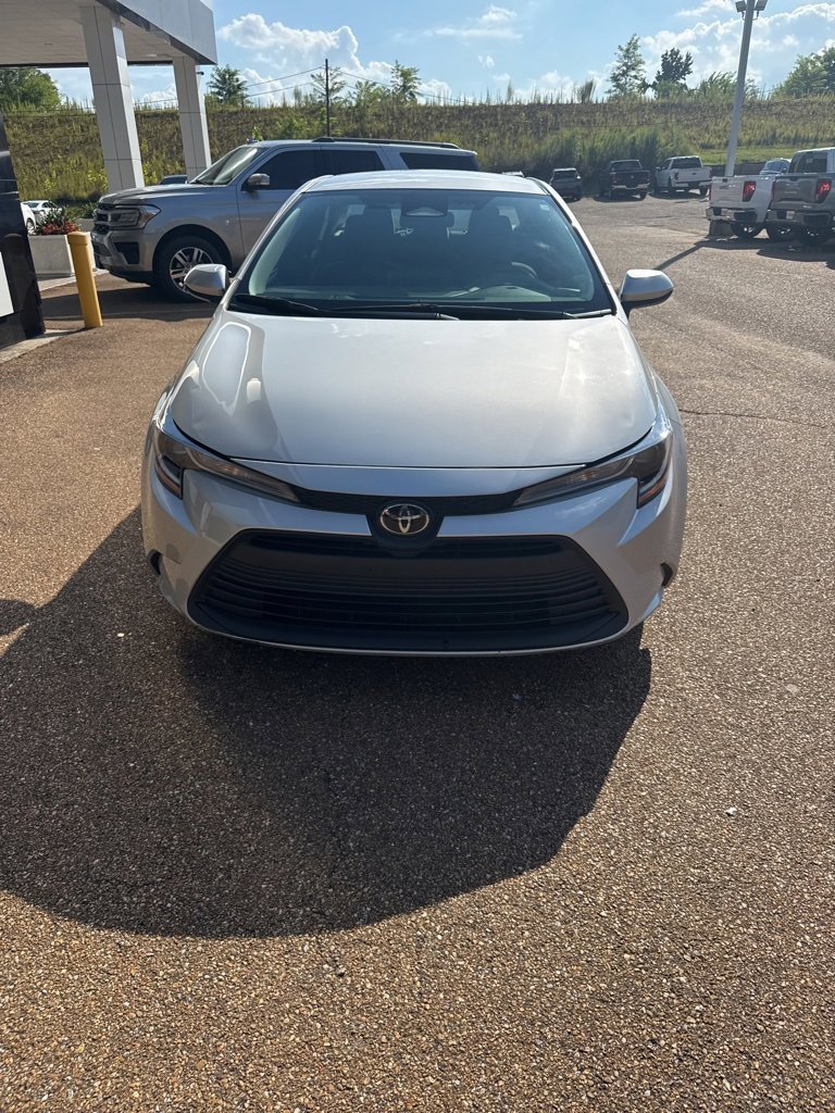 2023 Toyota Corolla LE photo 2