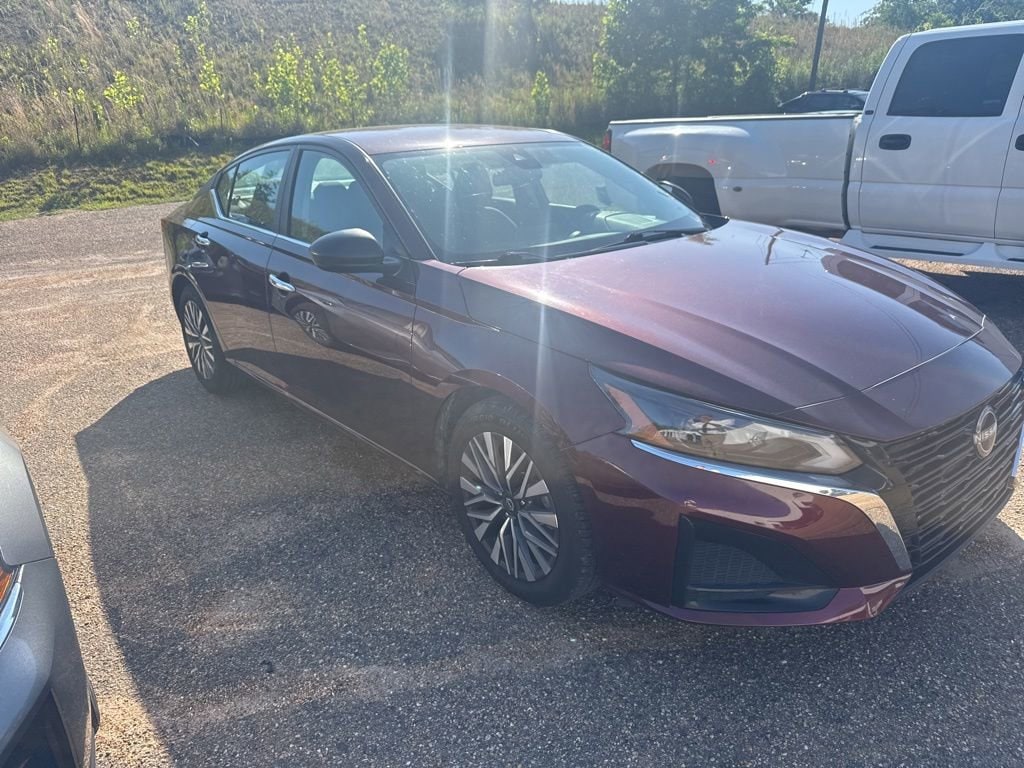 Used 2024 Nissan Altima 2.5 SV