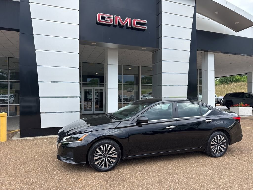 Used 2025 Nissan Altima SV