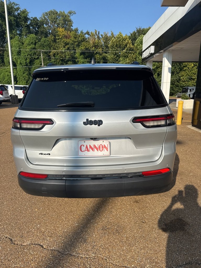 2023 Jeep Grand Cherokee Altitude photo 2