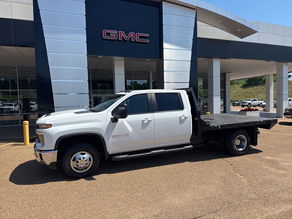 2024 Chevrolet Silverado HD 1LT 4WD Crew Cab 171.5" WB's photo