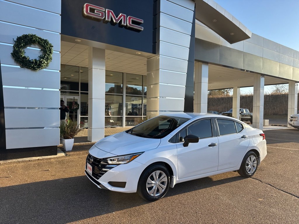 2025 Nissan Versa Sedan S's photo