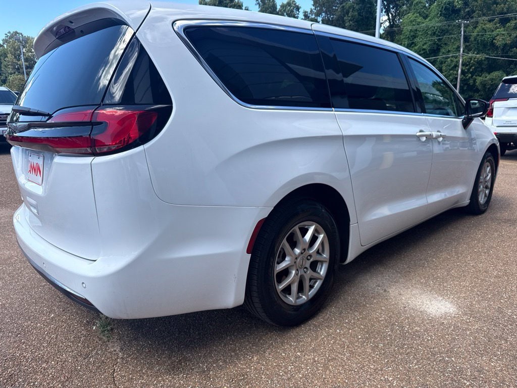Used 2024 Chrysler Pacifica Touring L