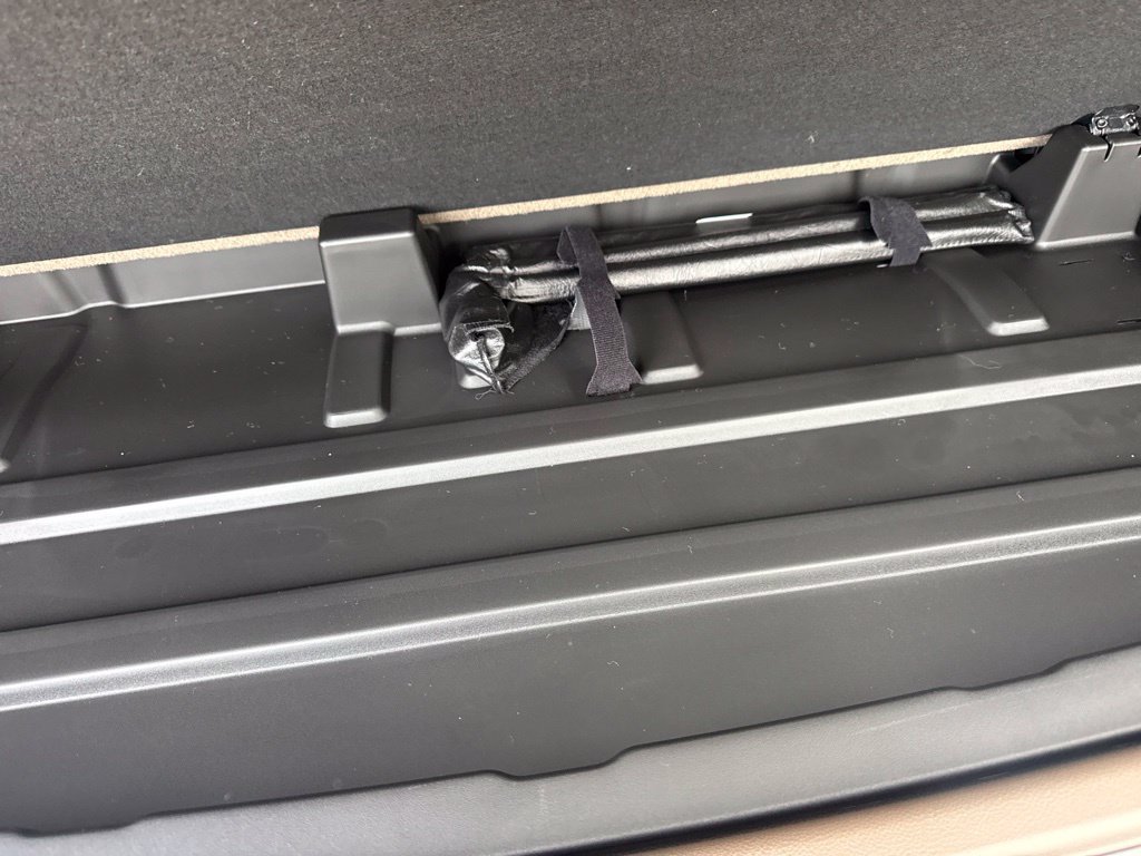 2027 GMC Yukon Denali - Photo 38
