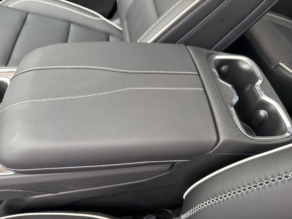 2026 GMC Acadia Denali - Photo 27