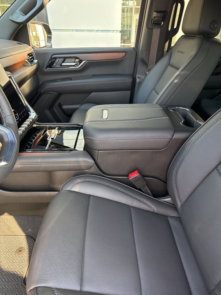 2026 GMC Yukon XL Denali - Photo 11