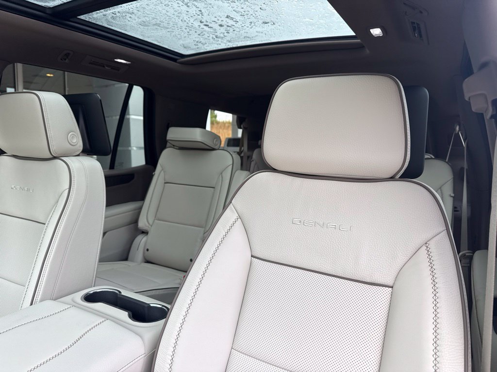 2027 GMC Yukon Denali - Photo 20