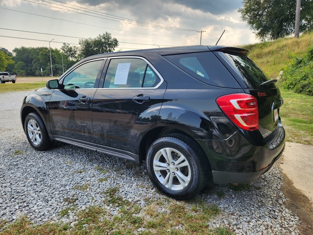 2017 Chevrolet Equinox LS photo 3